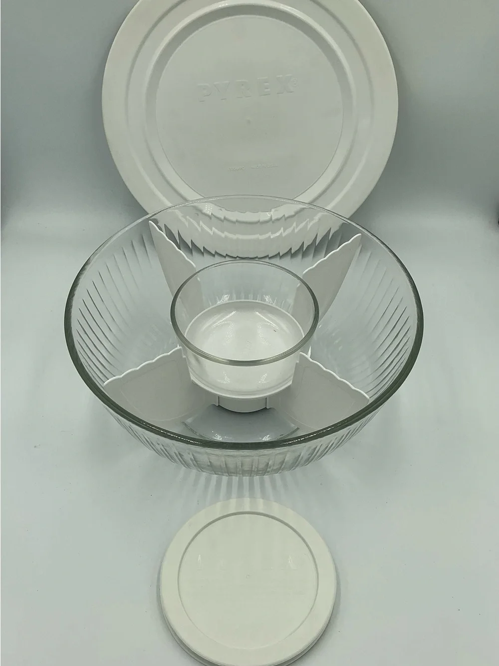 Pyrex Portables 7404-PC 4.5qt Round Fluted Bowl W/Divider Dip Bowl W/O The Bag